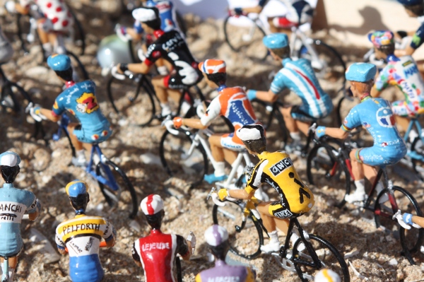 La nostalgie des petites figurines cyclistes - Velosophe : blog vélos  spéciaux, livre & bière