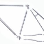 Les manchons imprimés en 3D et les tubes du cadre du vélo 3DP-F1 du designer australien Matthew Andrew.