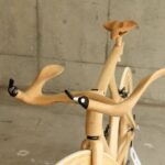 Le design de ce vélo est le fruit d'un travail de recherche sur la forme et le matériau bois.